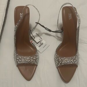 New sling back rhinestones and pearl sandal. Size 40